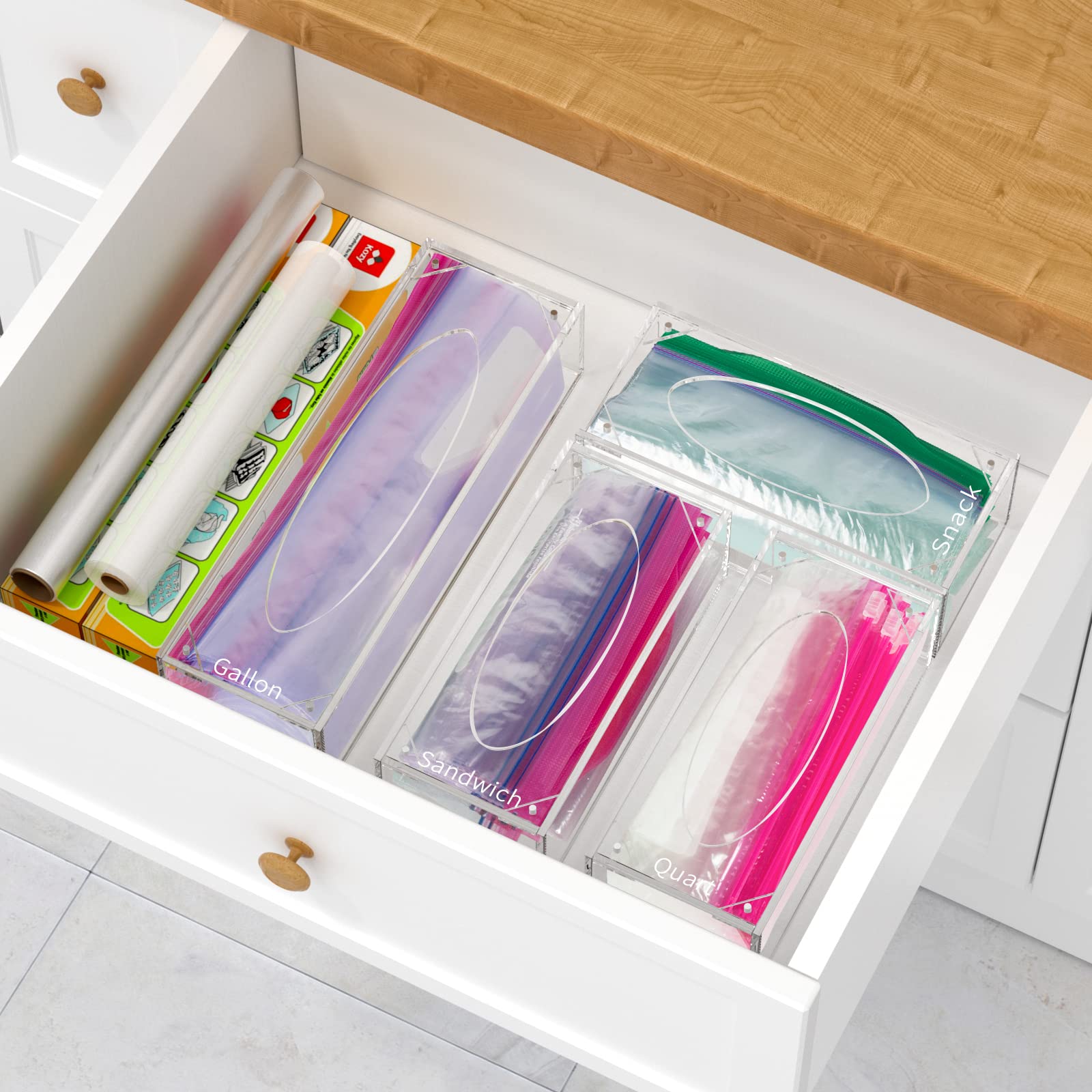FEMELI magnetic lid baggie box provides secure closure.
