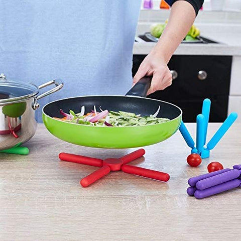 FENGCHEN trivet serving as table stand and phone holder.