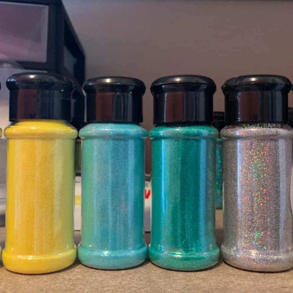FEOOWV portable spice set keeps pantry items organized for out-of-home use.