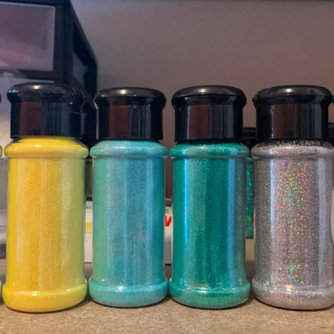 FEOOWV portable spice set keeps pantry items organized for out-of-home use.