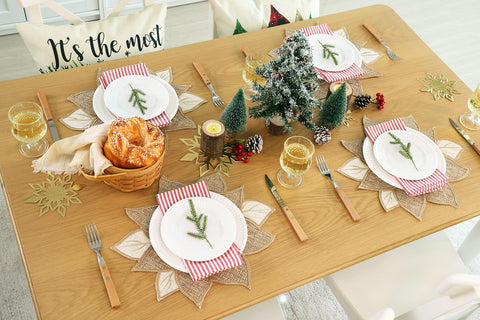Feuille winter dining placemats provide non-slip, wrinkle-free dining surface.