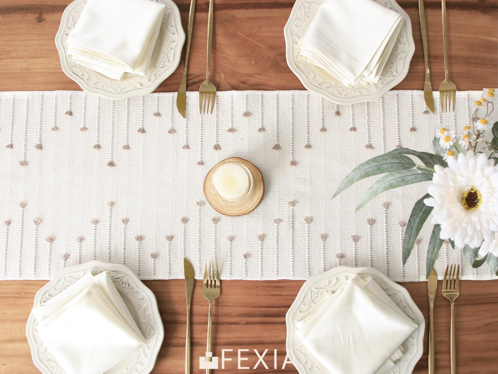FEXIA table runner displayed on a coffee table for layered styling