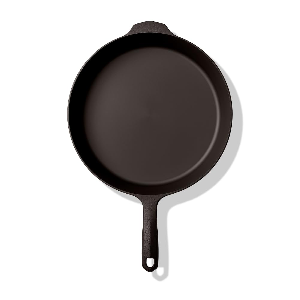 Field Company 11.63-inch skillet top view with ample cooking space.