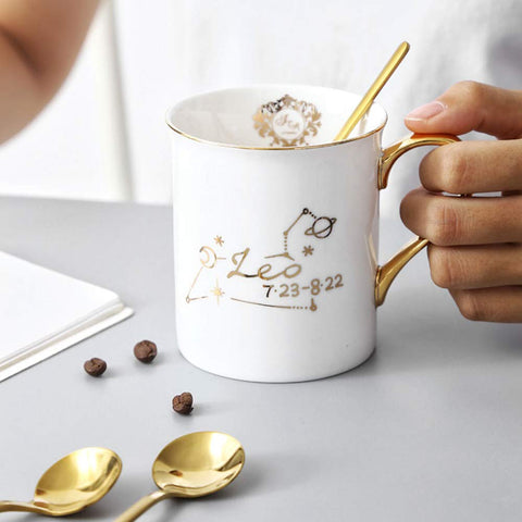 findTop eight-piece spoon set gift-ready packaging for stylish entertaining.