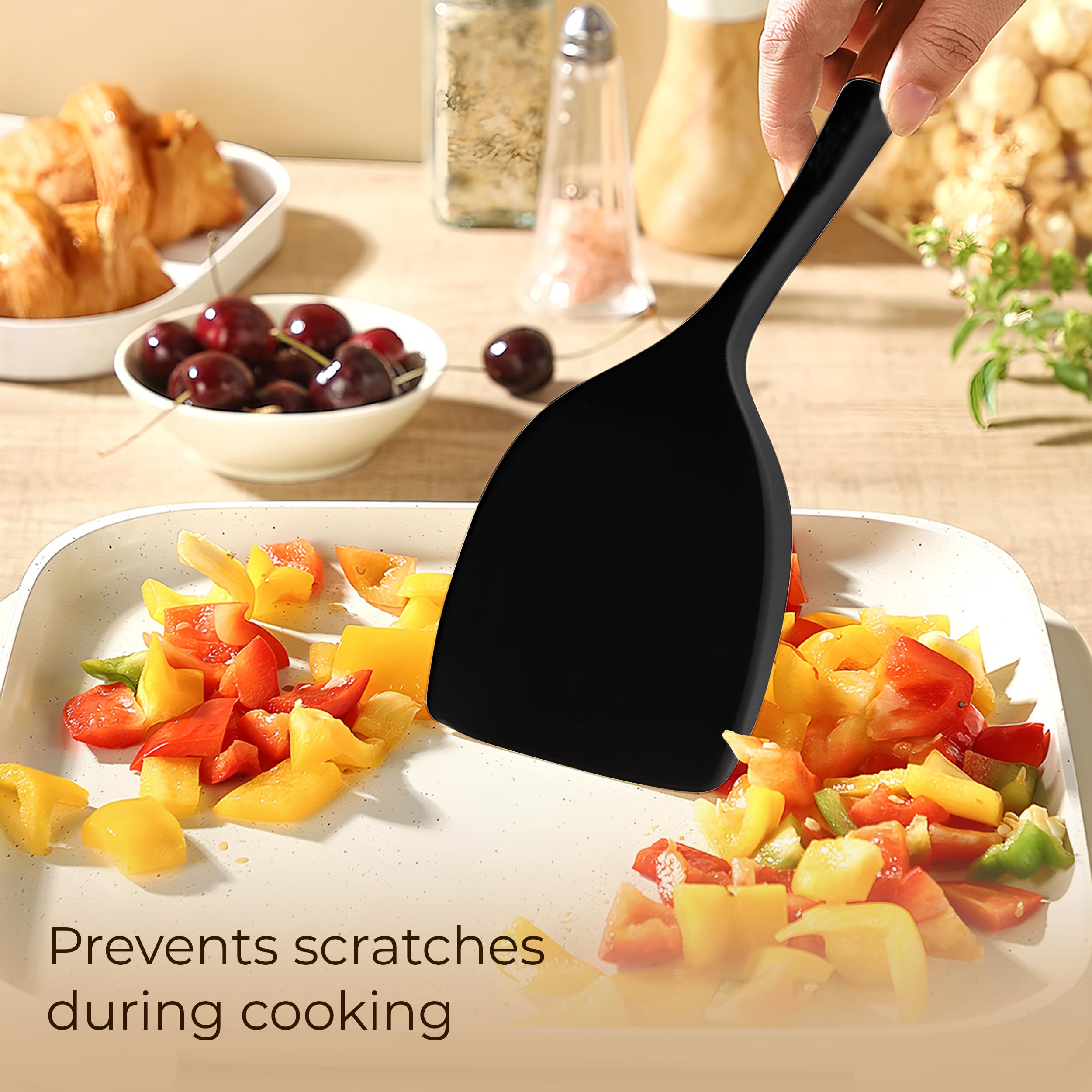 FINENUT turner ideal for sautéing and stirring in hot pans