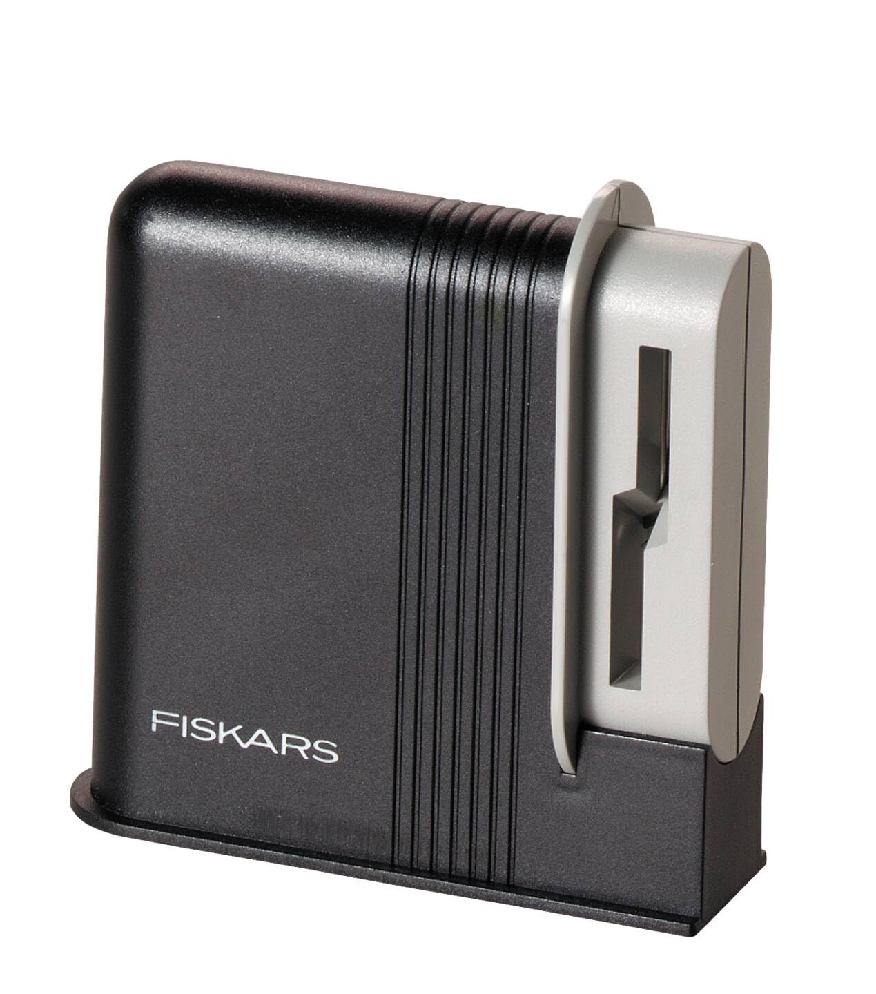 Fiskars Clip-Sharp Sharpener body with handle provides stable guiding.