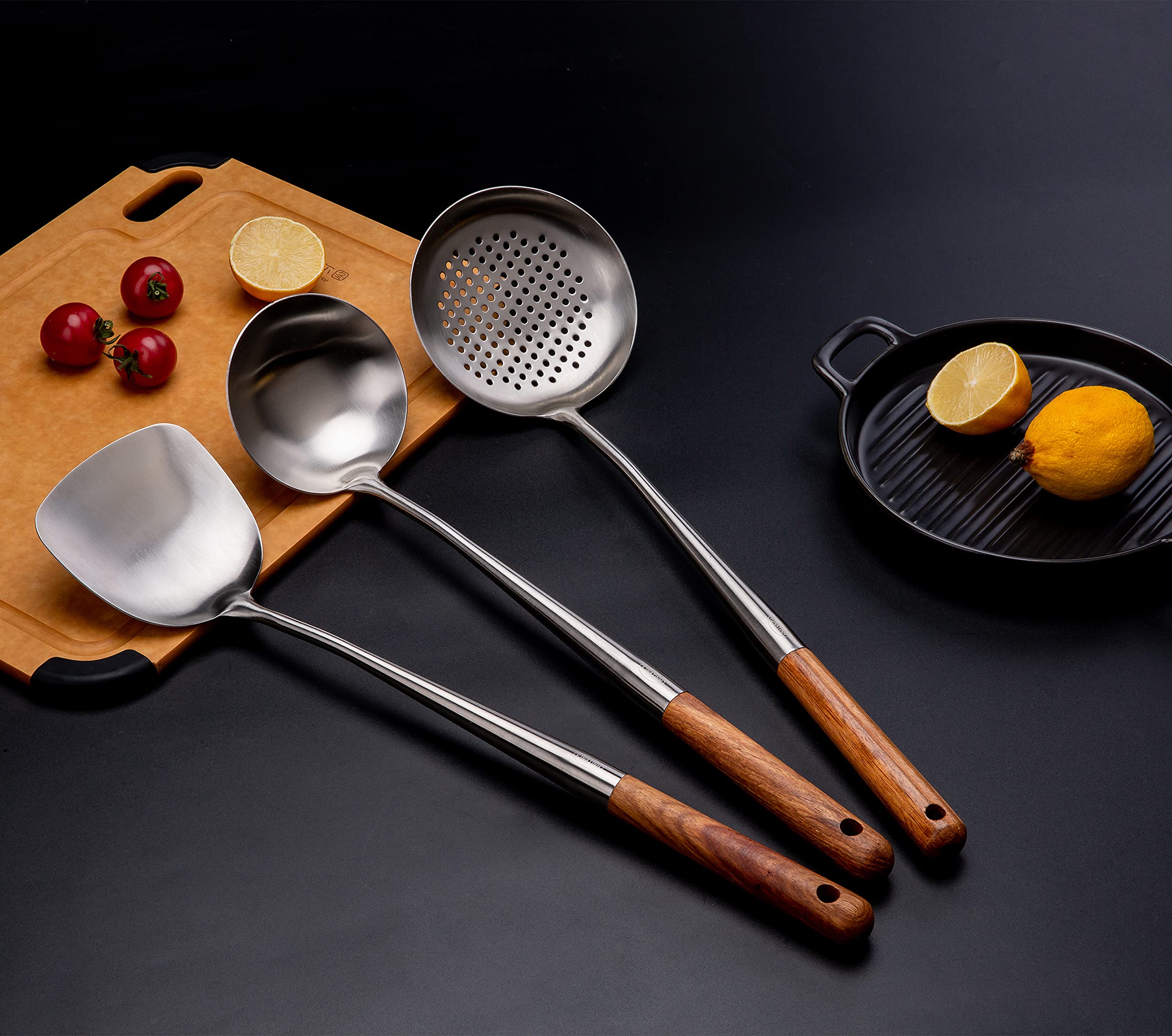 FJNATINH 17-inch spatula with ergonomic wooden handle for comfortable stirring