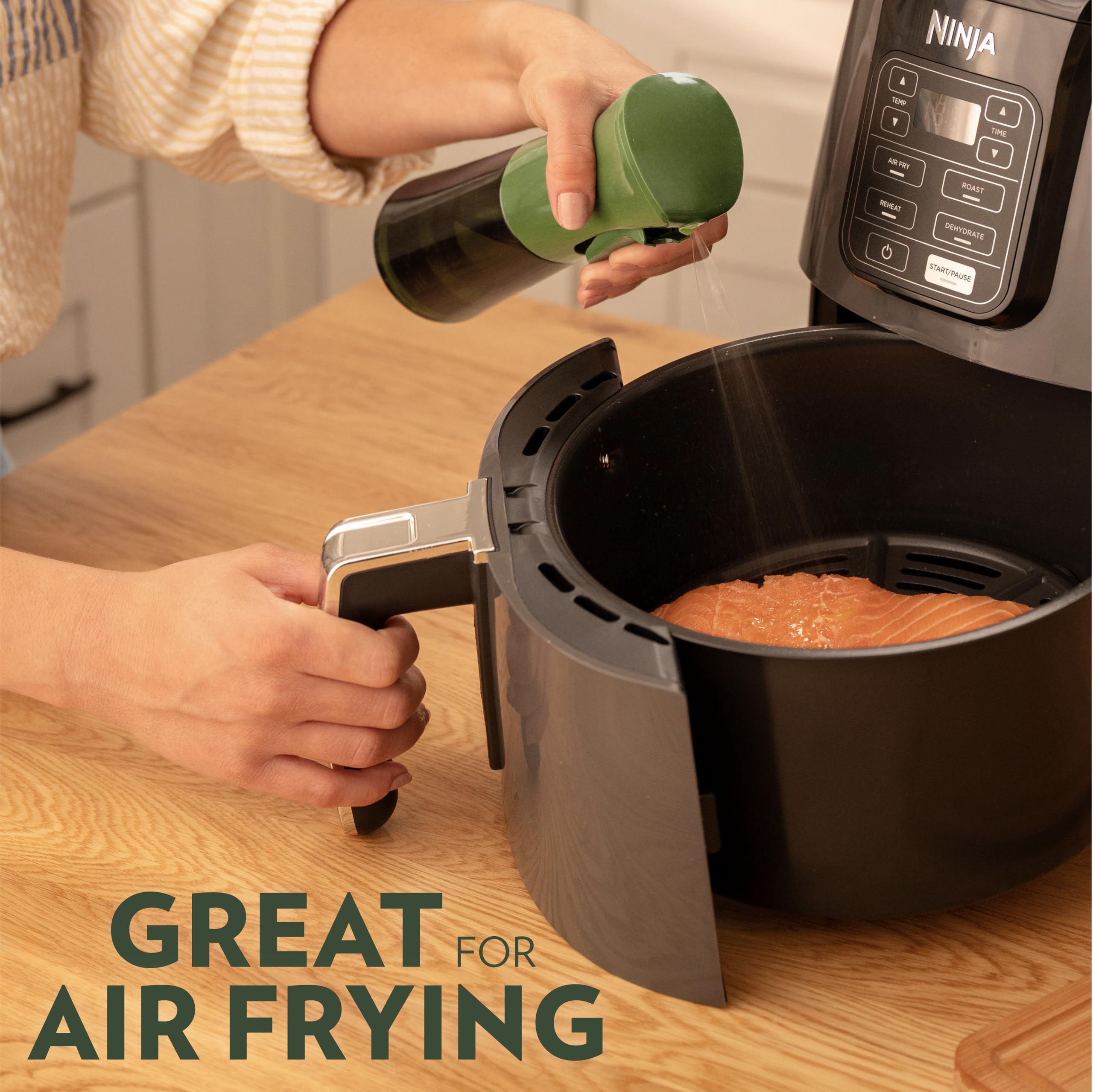 Leakproof buckle design keeps oil contained during outdoor use with FLAIROSOL Olivia.
