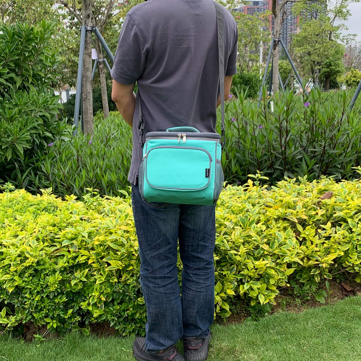 FlowFly Jade water bottle pocket keeps drinks within reach on the go.