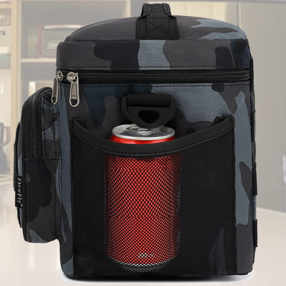 FlowFly lunch bag includes US flag patch for decorative flair.