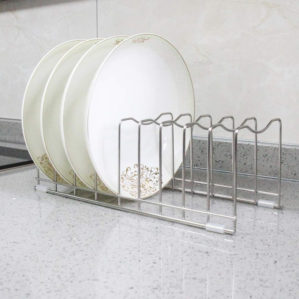 Ten compartments organize a busy kitchen with clarity and order.