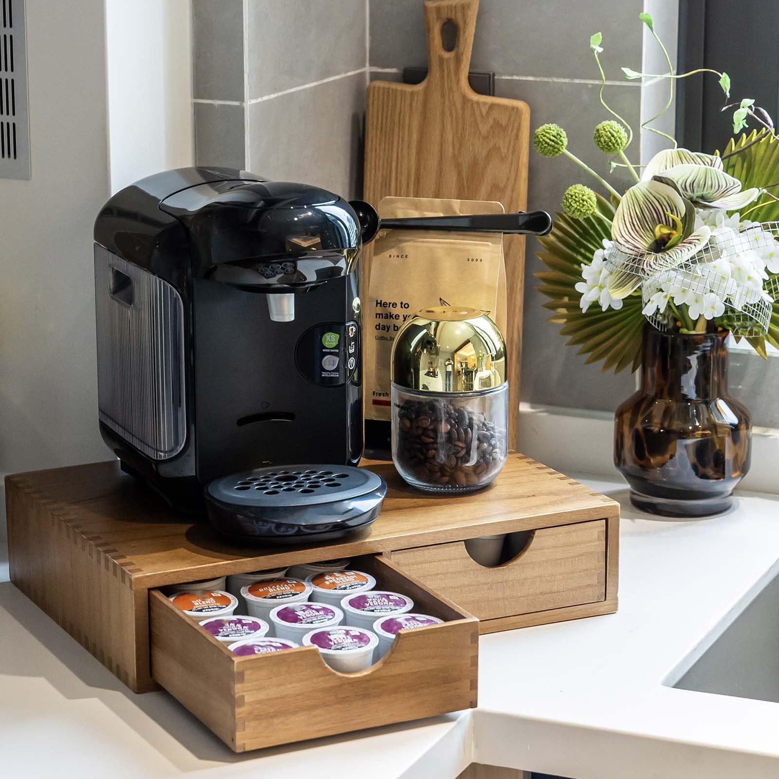 FLYIEE wooden K Cup Organizer accommodates pods of different sizes.