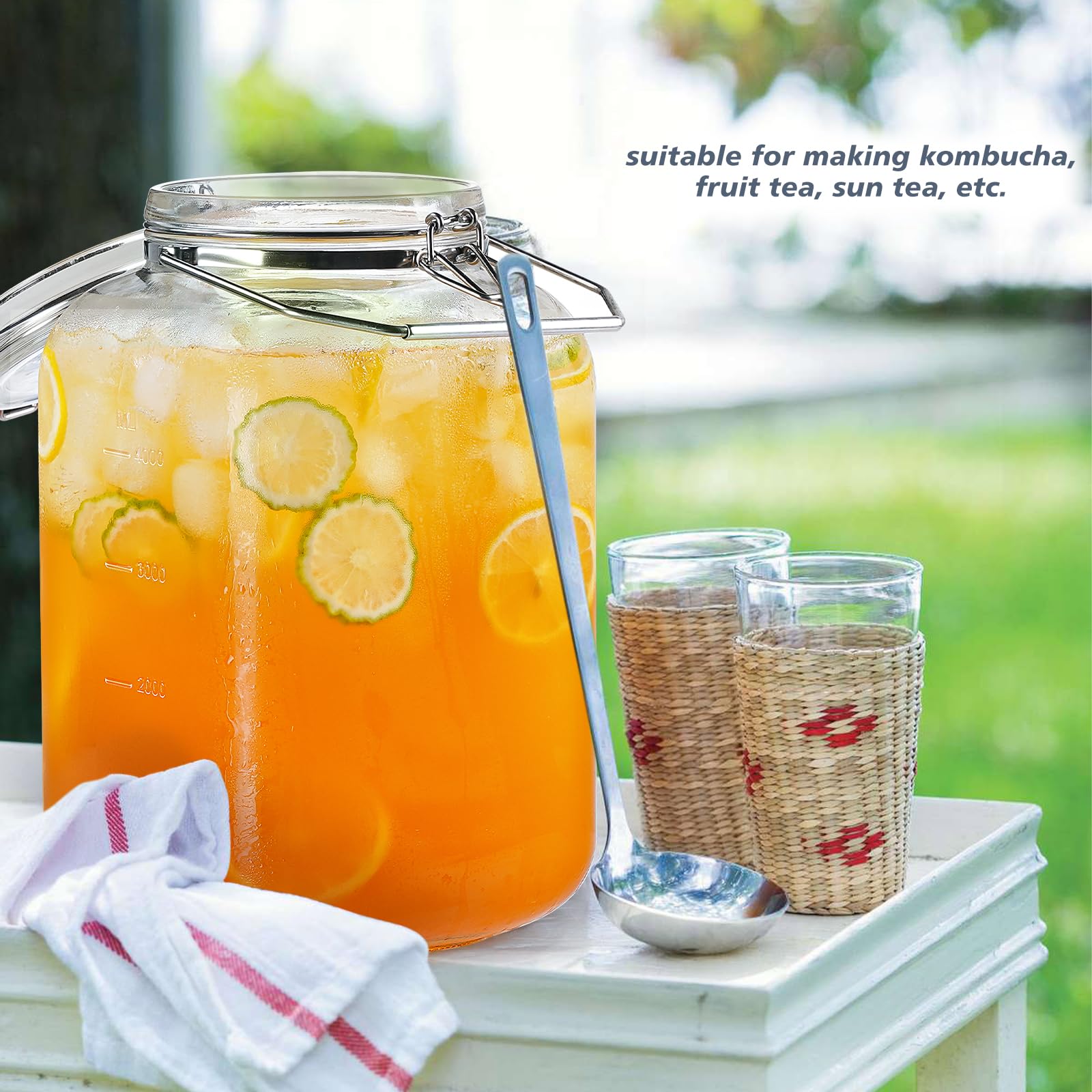Folinstall clear glass storage jar highlights transparent contents and display appeal.