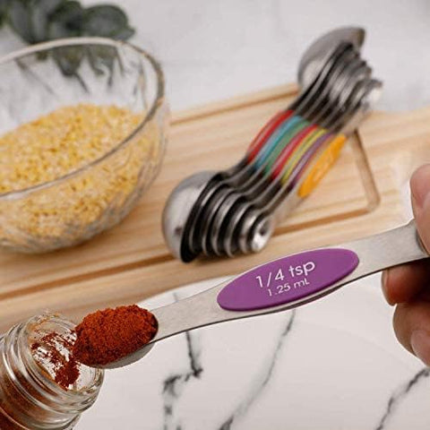 Forkmannie six-spoon set spread shows precise measurement across tsp and tbsp ranges.