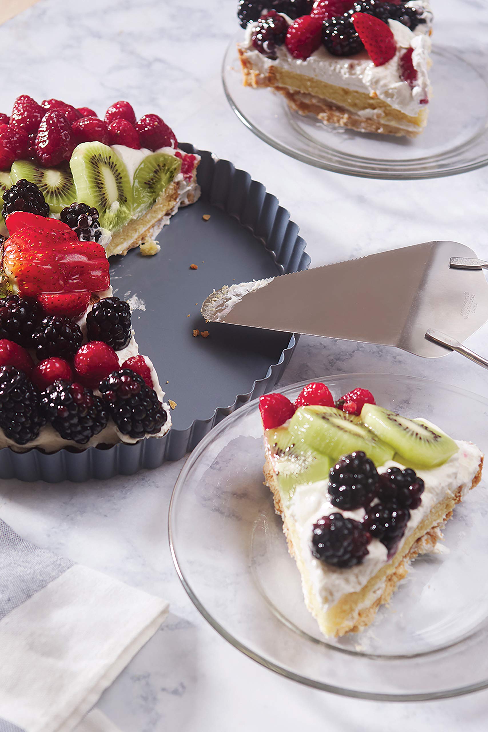 Fox Run pan interior highlights consistent heat conduction and pastry texture