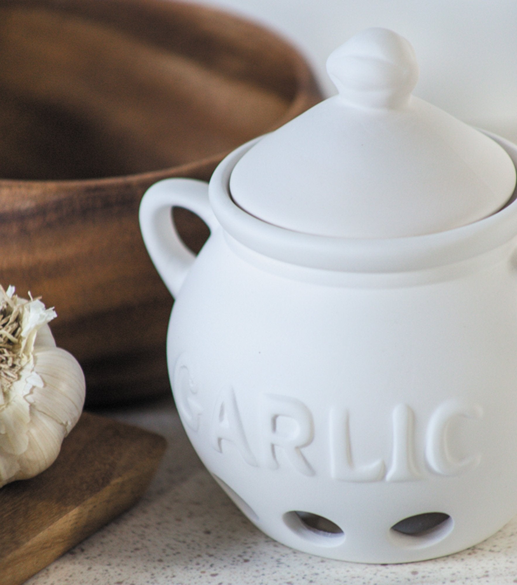 Fox Run garlic keeper lid close-up demonstrates light protection for extended freshness.