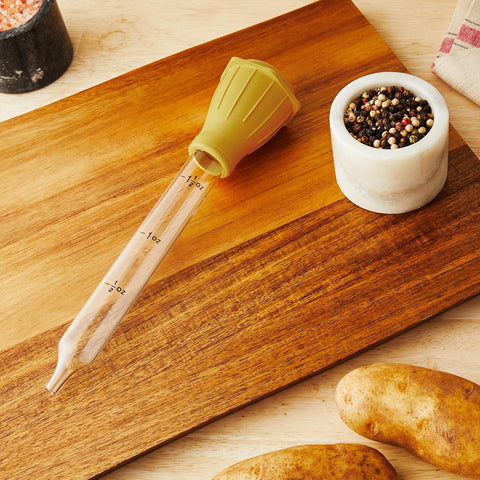 Fox Run baster's transparent design lets you monitor juices and marinade easily.