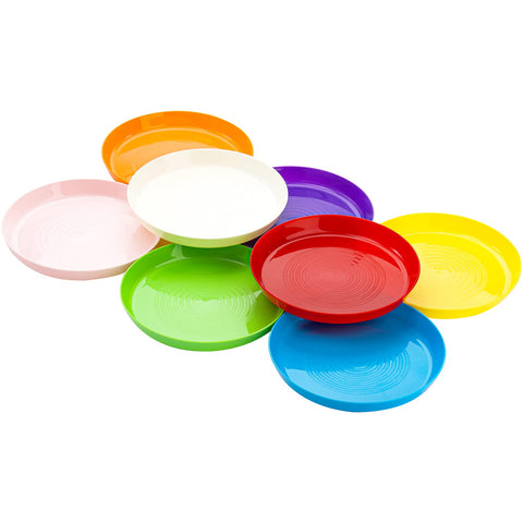 Frcctre microwave and dishwasher safe plates for easy reheating and cleaning.
