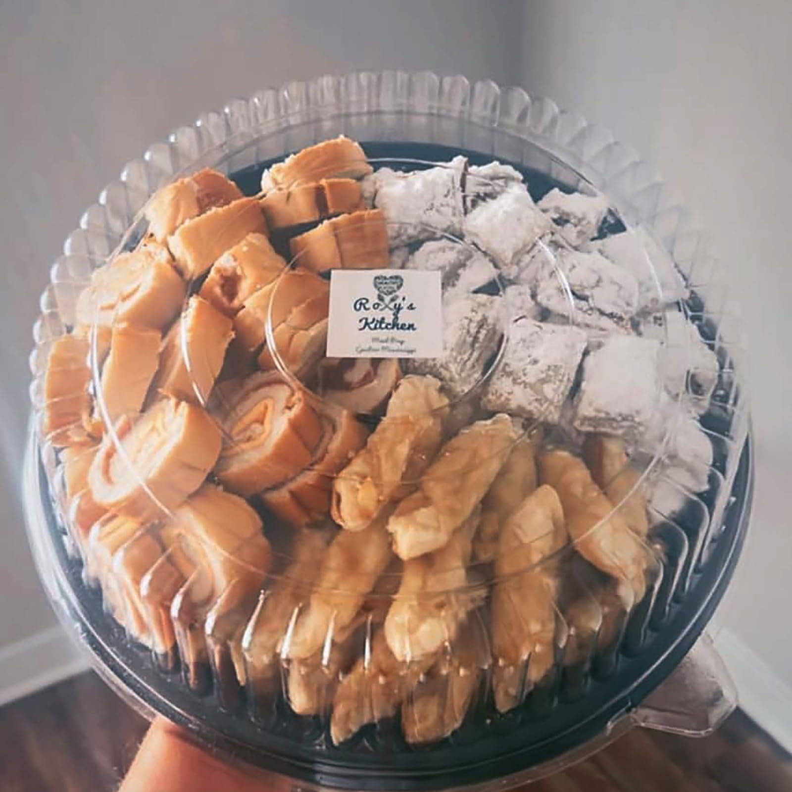 Frcctre ultra-tight lid design keeps snacks secure during transport.