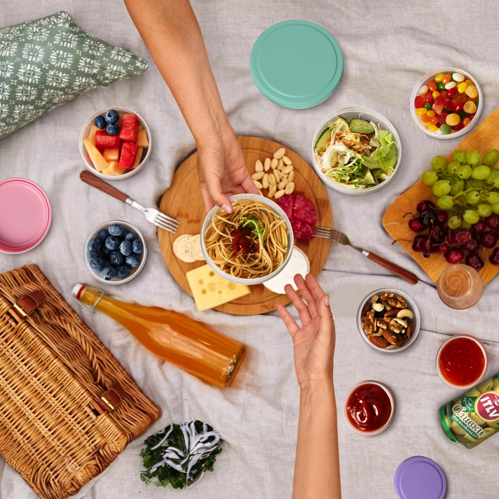 Freshmage twist-top lids provide airtight seal to reduce spills.