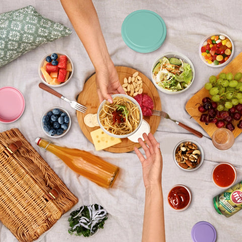 Freshmage twist-top lids provide airtight seal to reduce spills.