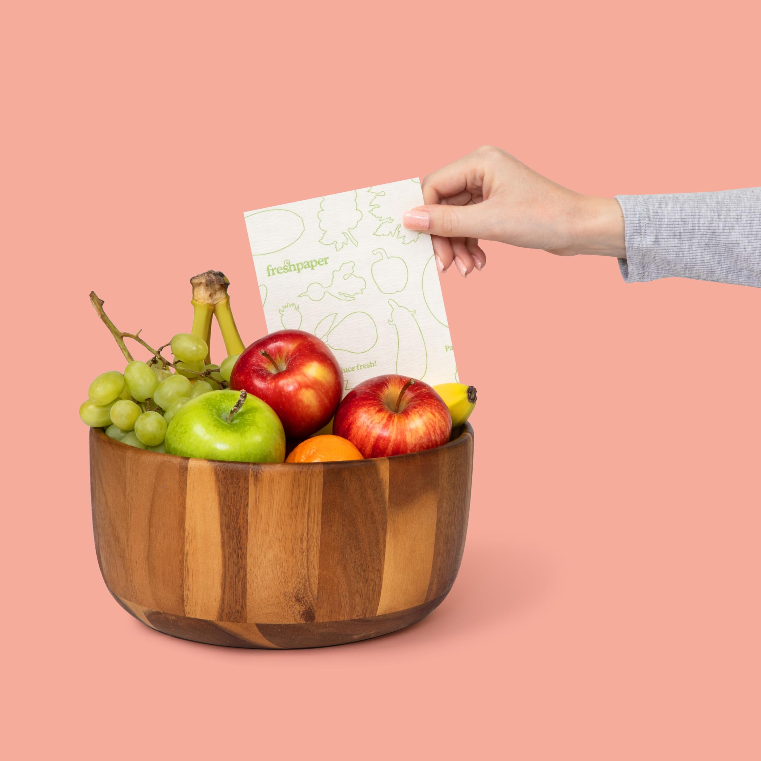 FRESHPAPER sheets placed in a berry container preserve berries for longer.