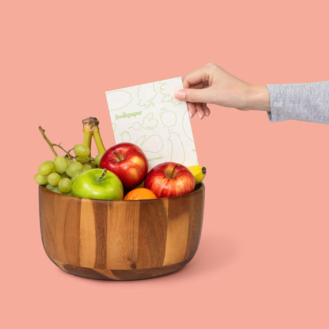FRESHPAPER sheets placed in a berry container preserve berries for longer.