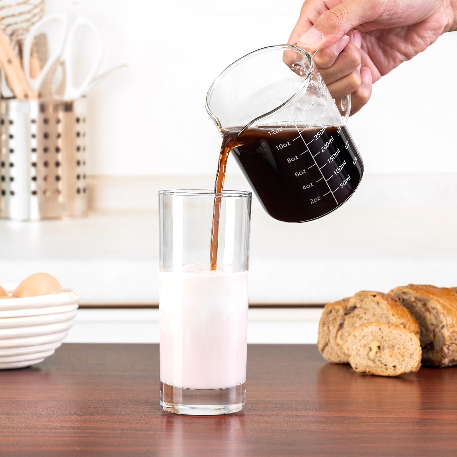 FrutPunch borosilicate glass construction for durable, microwave-safe handling and easy cleaning
