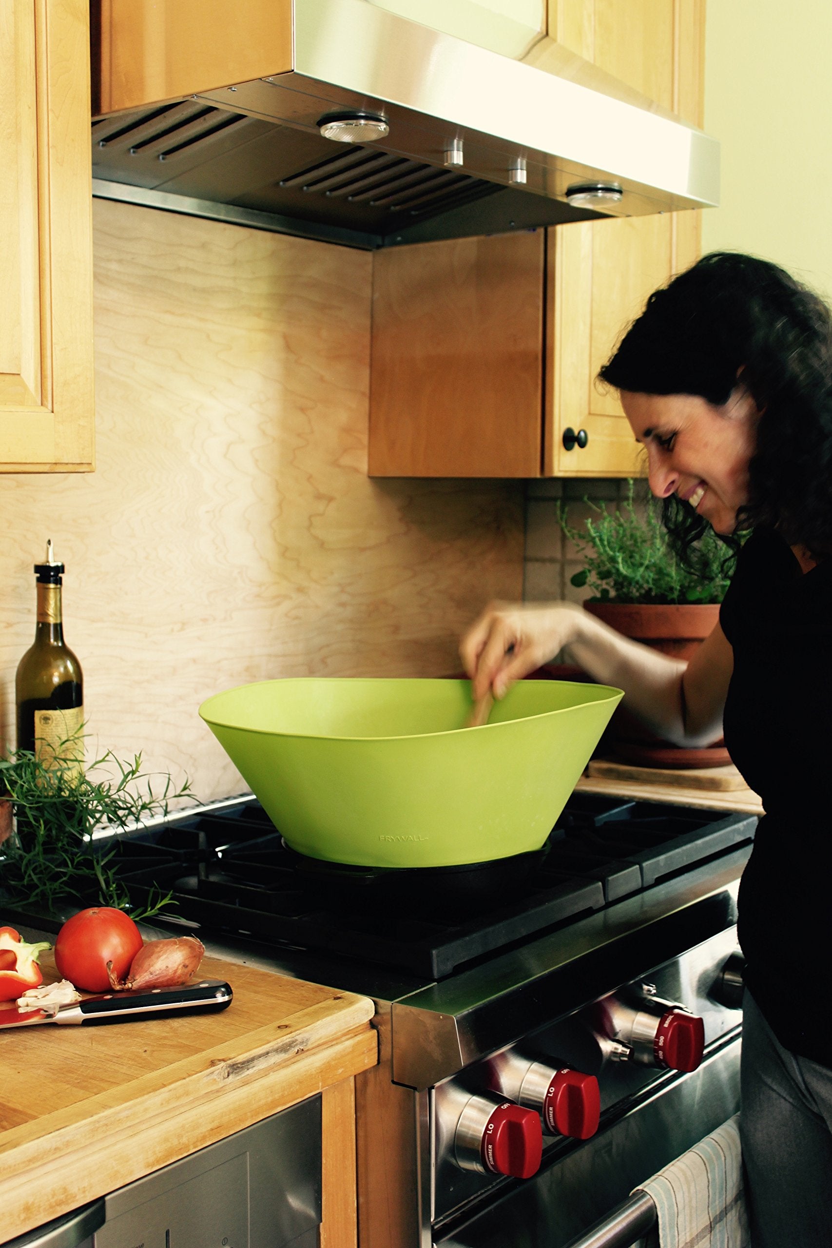 Dishwasher-safe Frywall material for easy cleaning.
