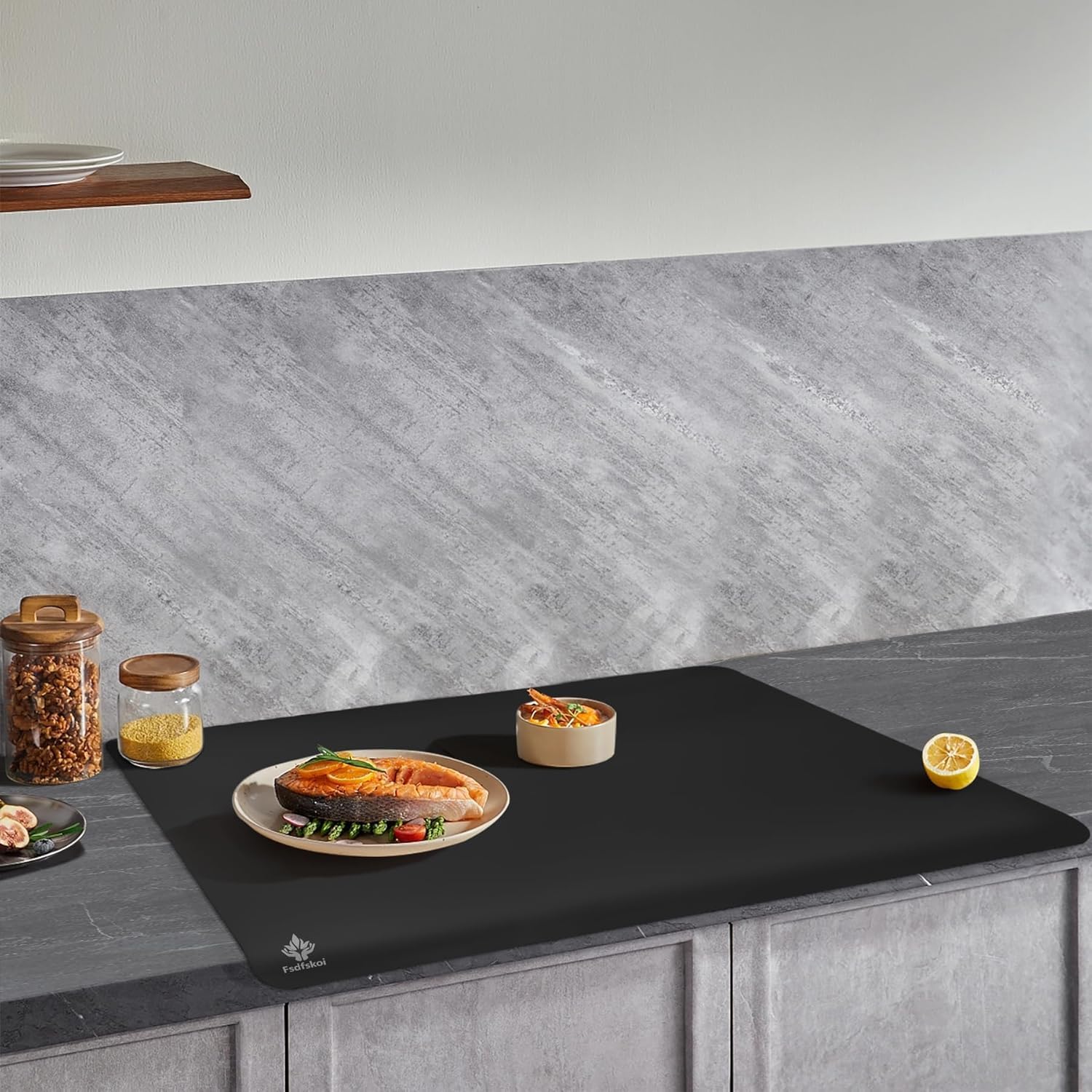 Fsdfskoi silicone mat shows spill resistance; easy wipe-clean surface for quick mess management.