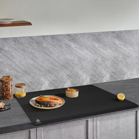 Fsdfskoi silicone mat shows spill resistance; easy wipe-clean surface for quick mess management.