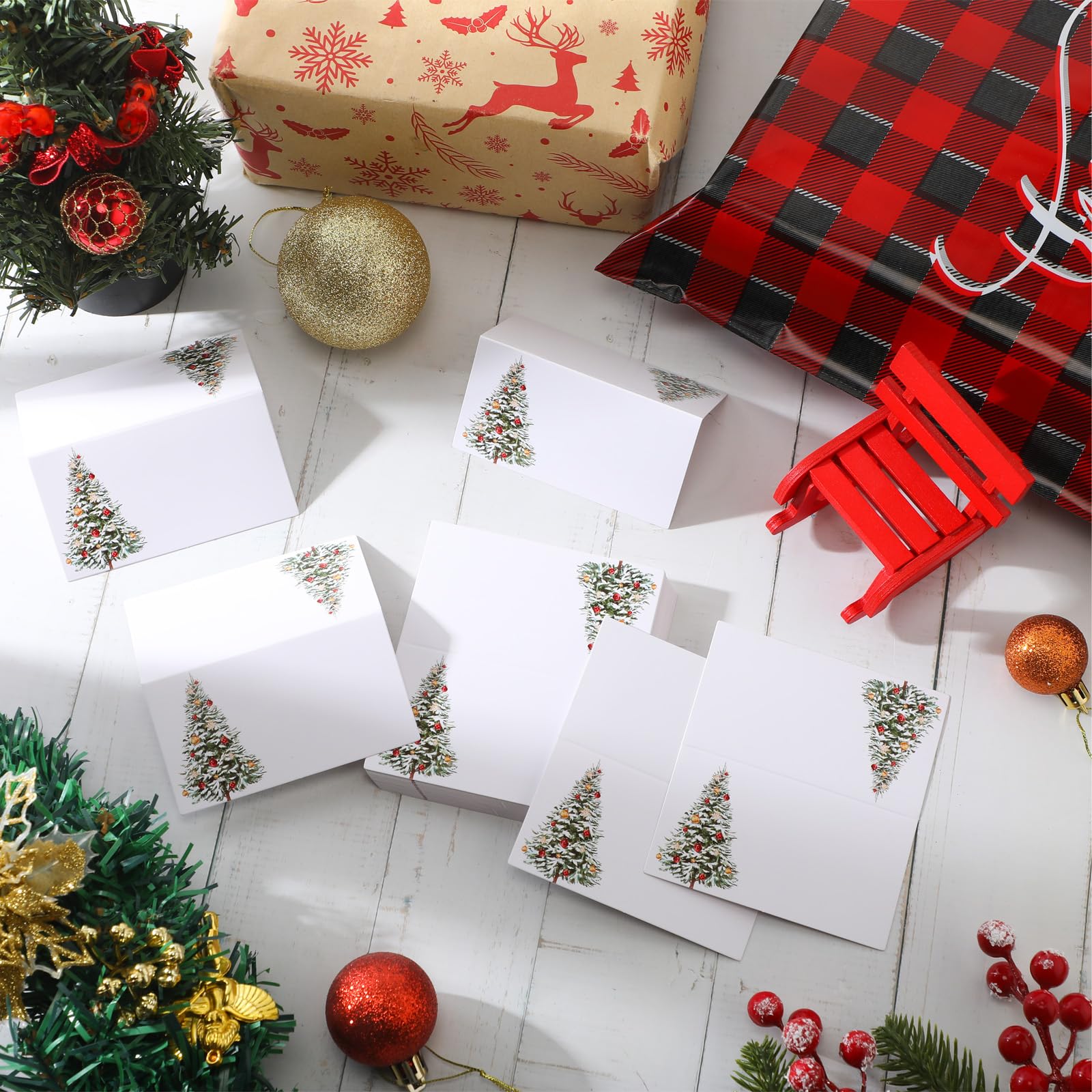 Fumete unfolded card size 9x10 cm highlighting clear guest assignments