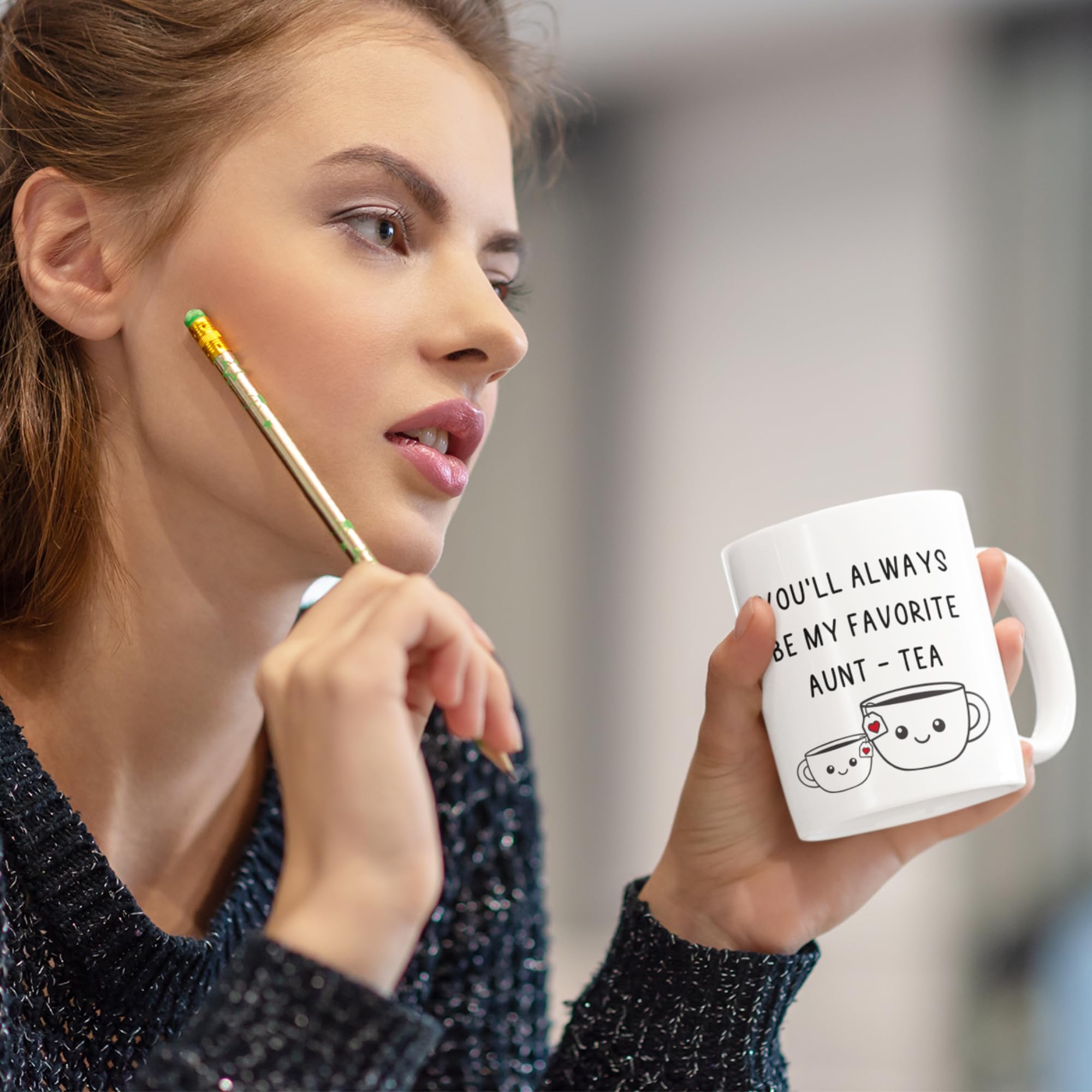 FUNITZ Aunt tea cup features double-sided print for visibility from any hand.