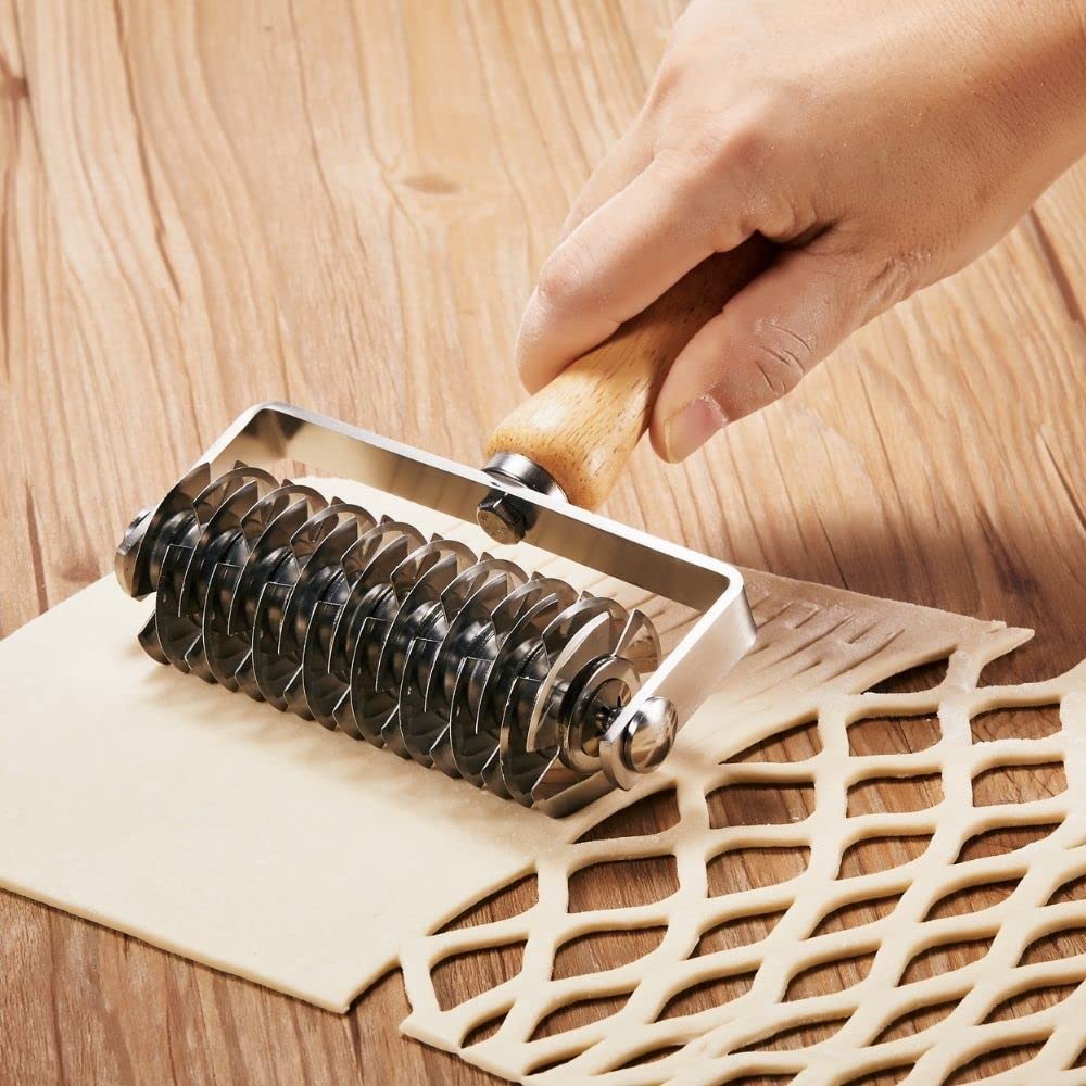 Easy cleaning setup with dishwasher-safe steel and included brush.