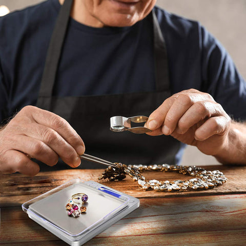 Fuzion Gram Scale features stainless steel platform for durable, accurate measurements.