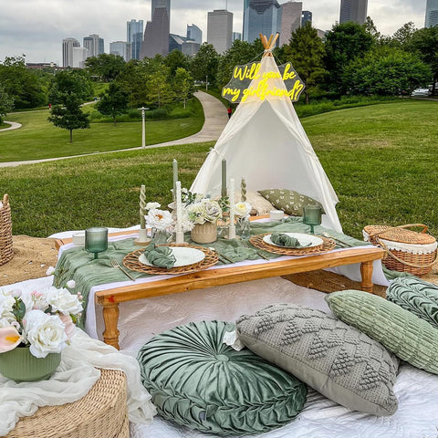 FWXDBWYL sage green table runner in party setup snapshot