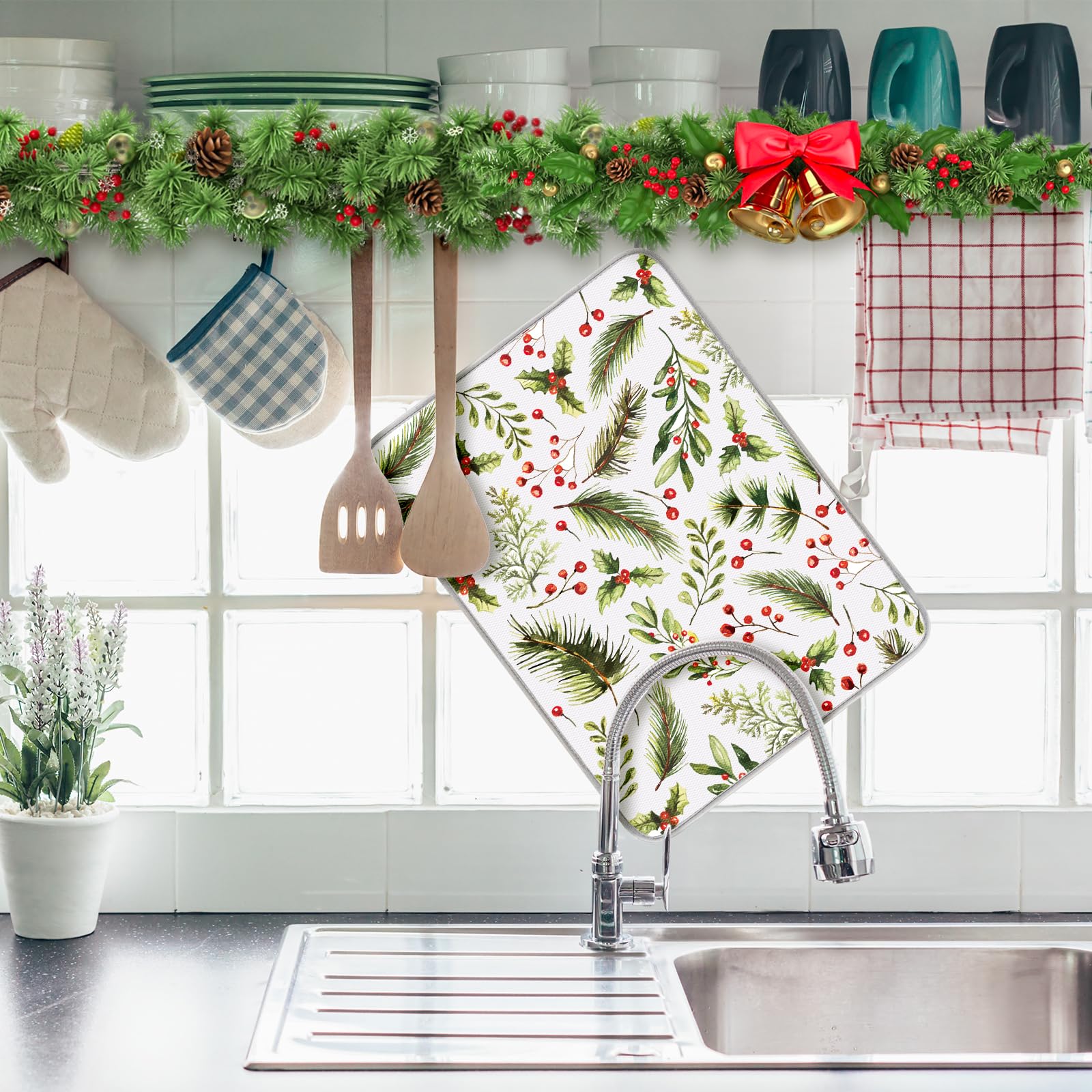 FYSUIMU kitchen counter protector drying mat keeps water contained during holiday cleanup.