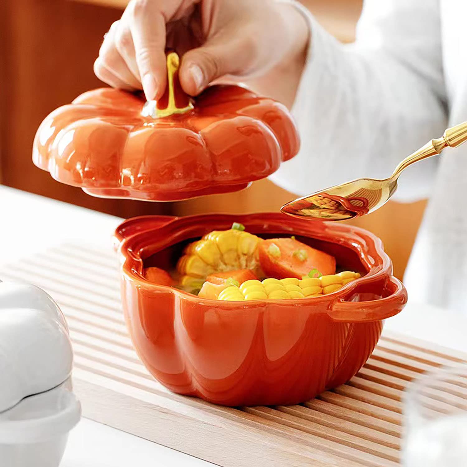 FYUEROPA stoneware orange glaze adds warmth to table settings
