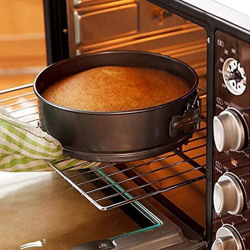 Gabkey cheesecake in pan demonstrating clean release