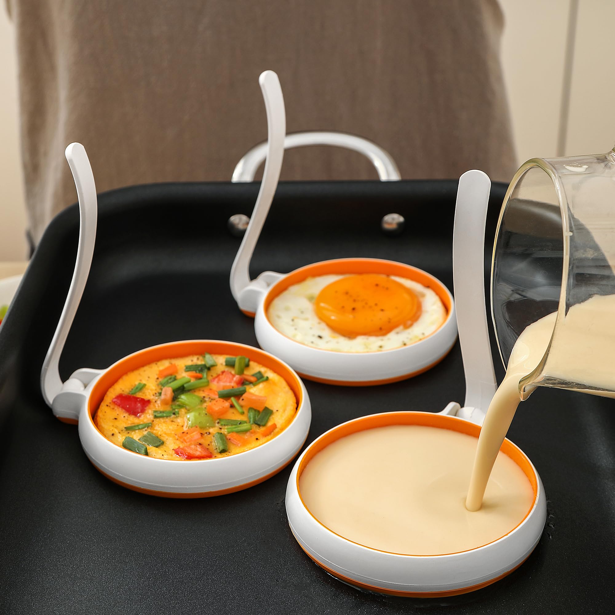 GAGAQI egg ring with nonstick interior ensures easy release for eggs and pancakes.