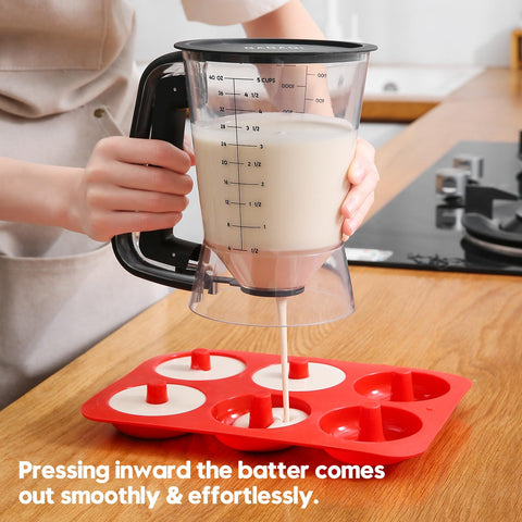 GAGAQI dispenser large opening makes pouring batter into pans effortless.