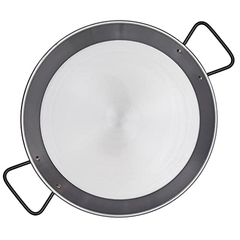 Garcima paella pan 34 cm on a gas burner demonstrates even heat distribution.