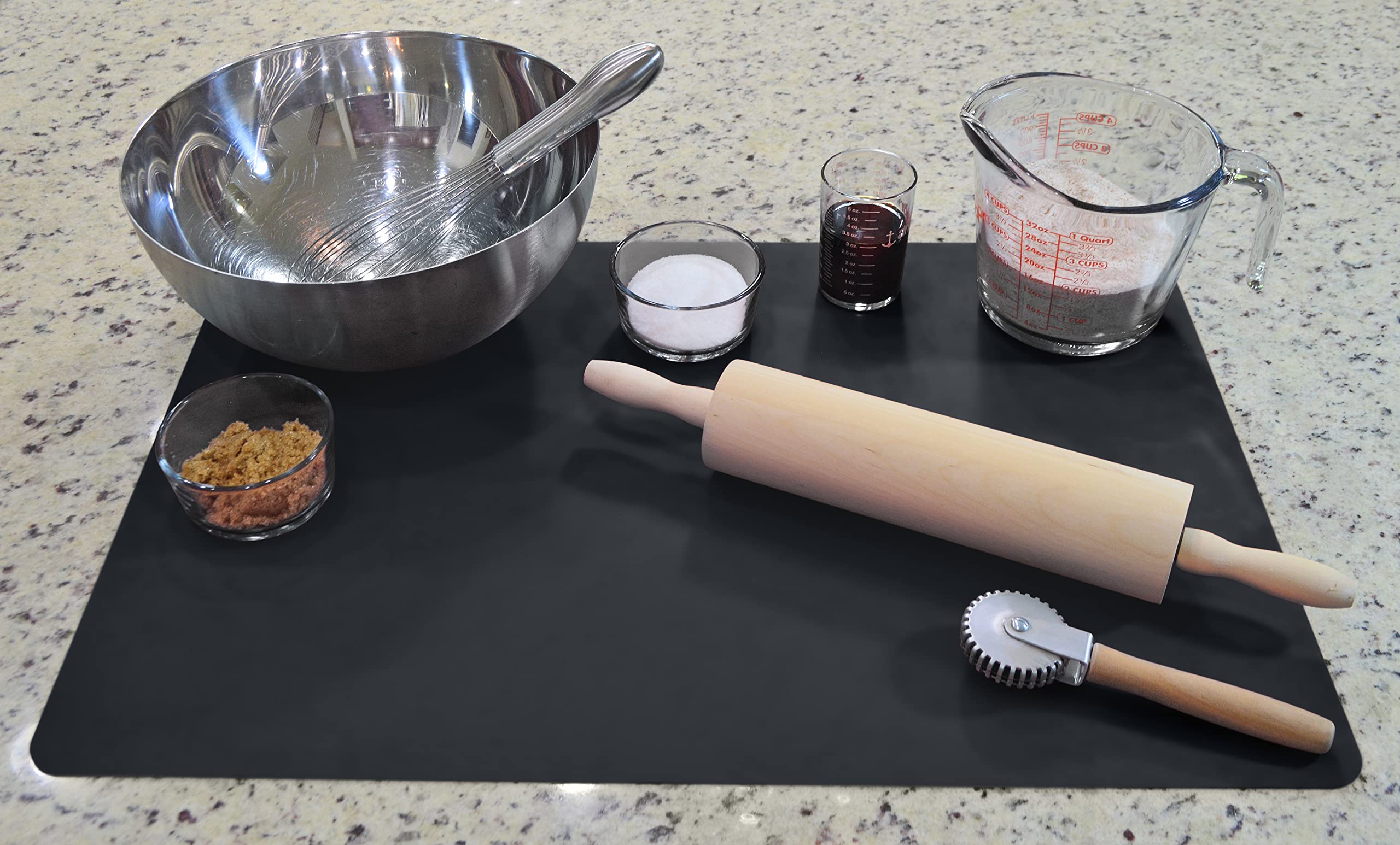 Gasare 2-pack silicone mats protect surfaces from spills and heat.