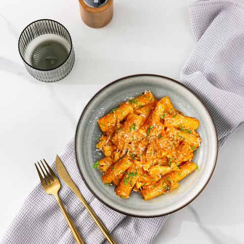 GBhome dishwasher-safe bowls simplify cleanup after hearty meals.