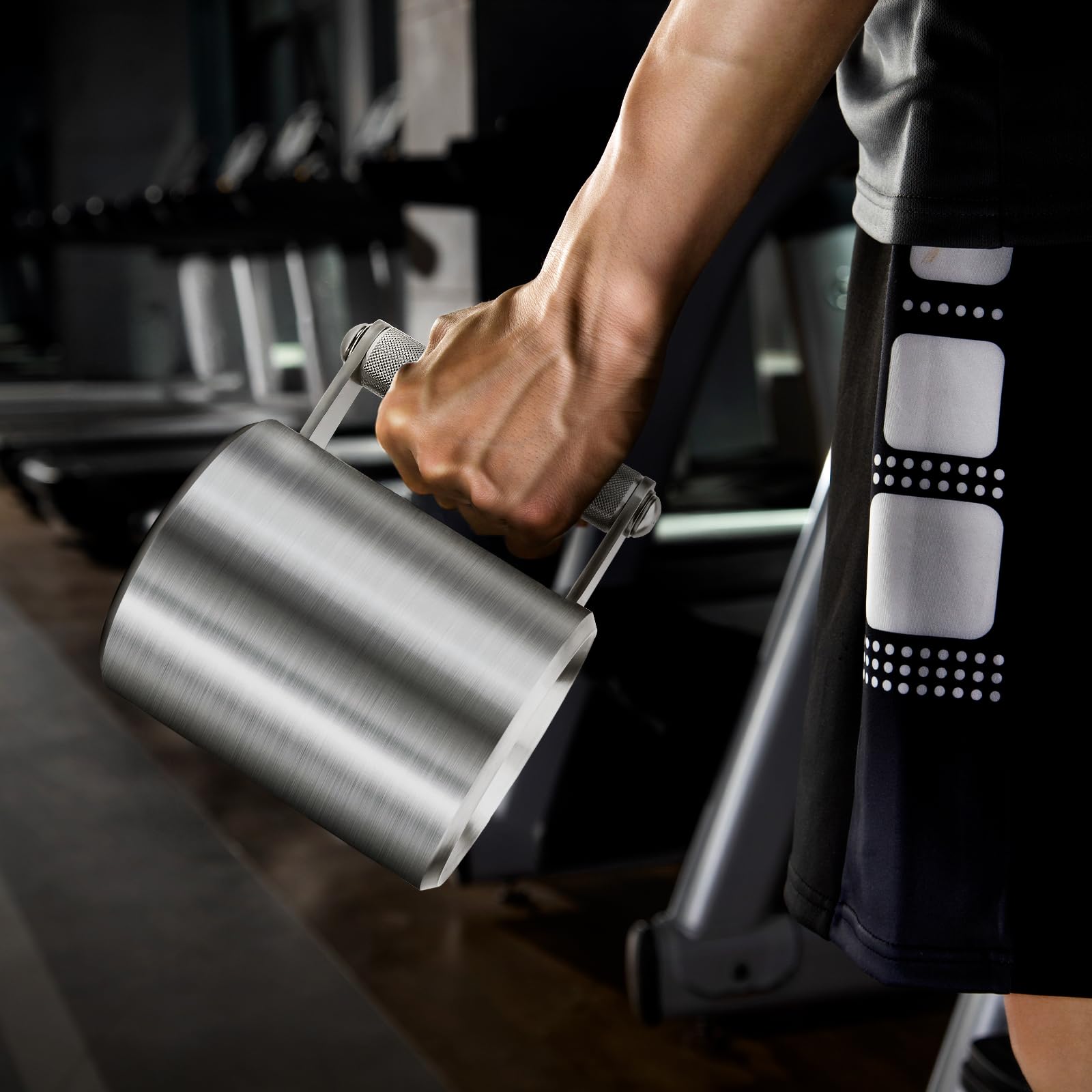 Gdsinstna mug anti-slip handle enhances grip during workouts or travel.