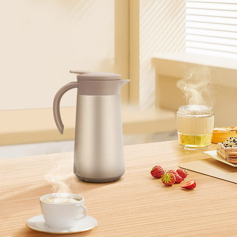 GearRoot carafe exterior remains cool to touch when hot beverages are poured.