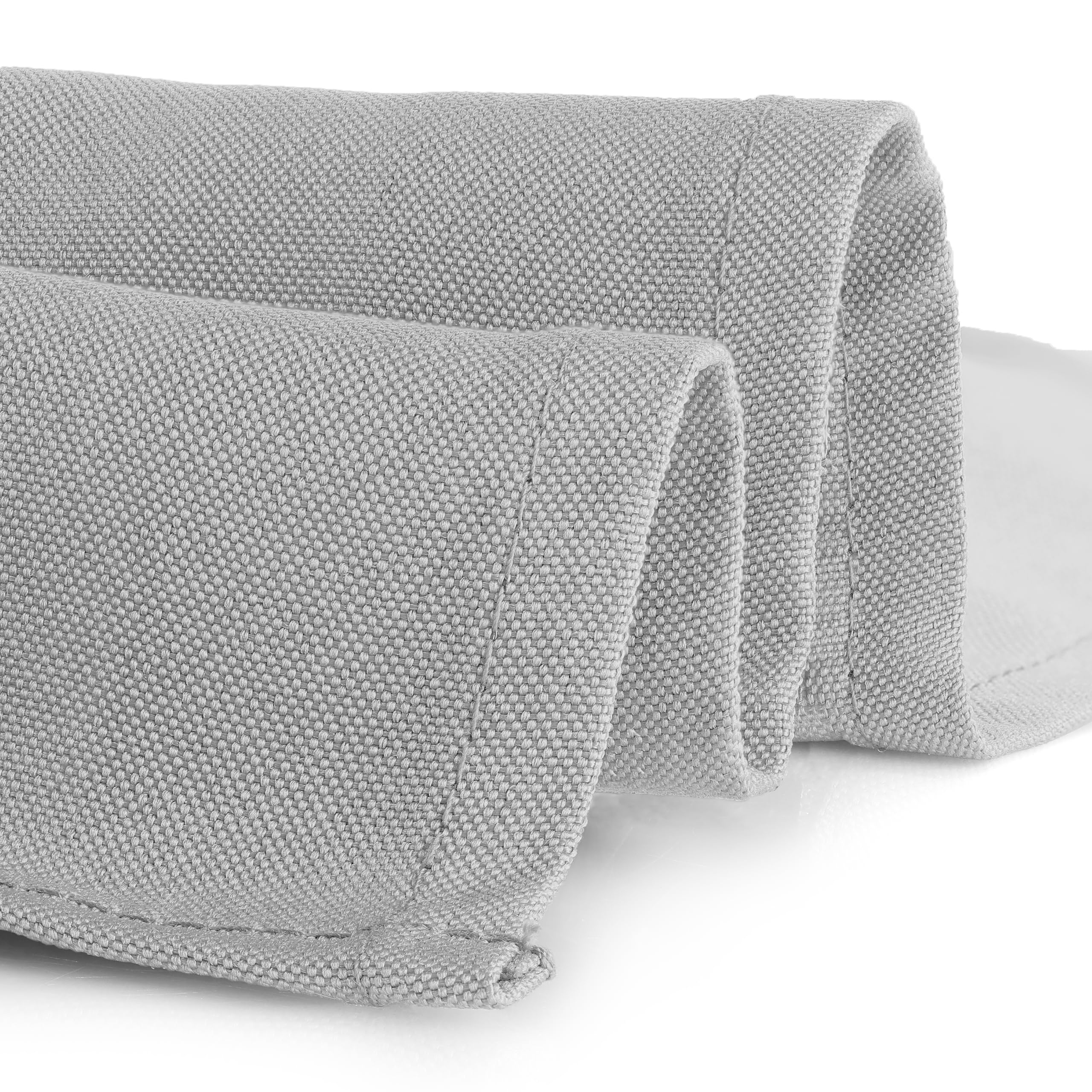 Gee Di Moda heavy-duty polyester tablecloth delivers durability and a luxurious feel.