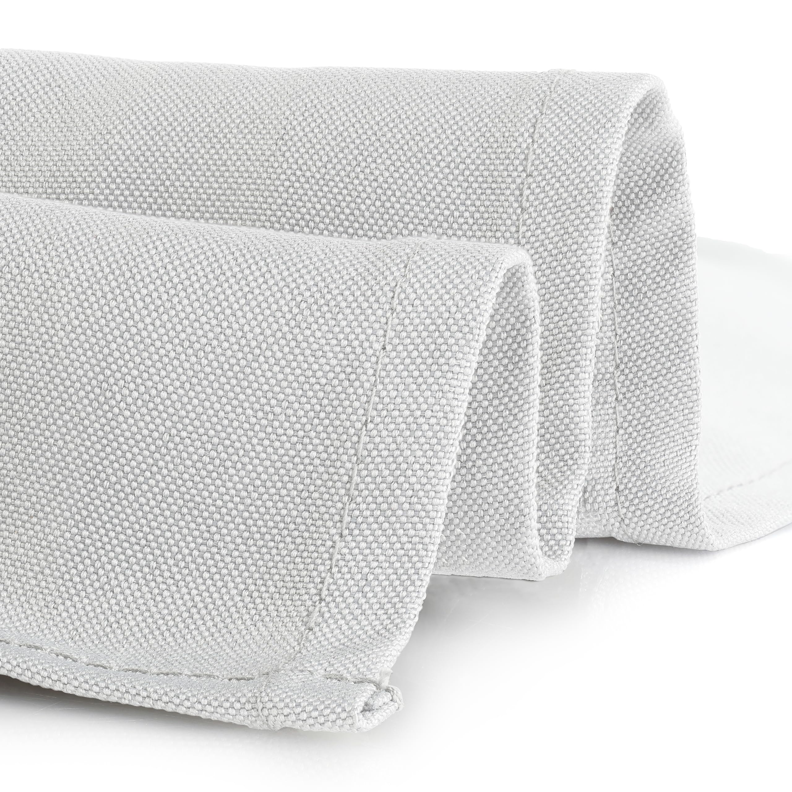 Gee Di Moda heavy-duty polyester fabric tablecloth for repeated use
