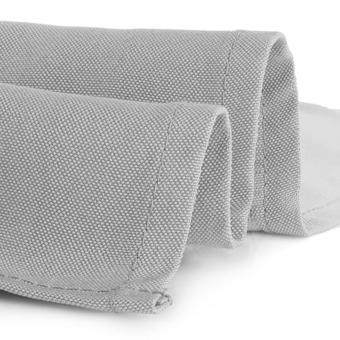 Gee Di Moda heavy-duty polyester tablecloth delivers durability and a luxurious feel.