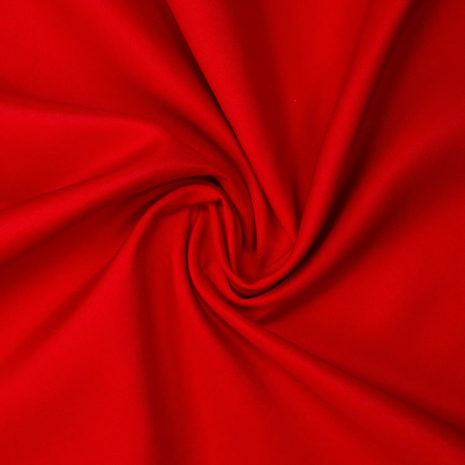 Gee Di Moda polyester heavy-duty tablecloth resists wrinkles for busy venues.
